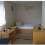 Bei Hollands Apartmán *